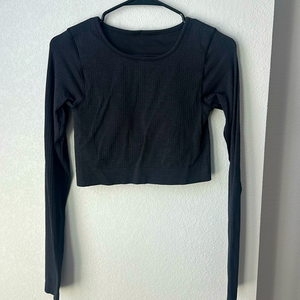 lululemon cropped black long sleeve with built in bra